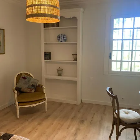 Seigneurie De Peyrat Couette-café Pézenas